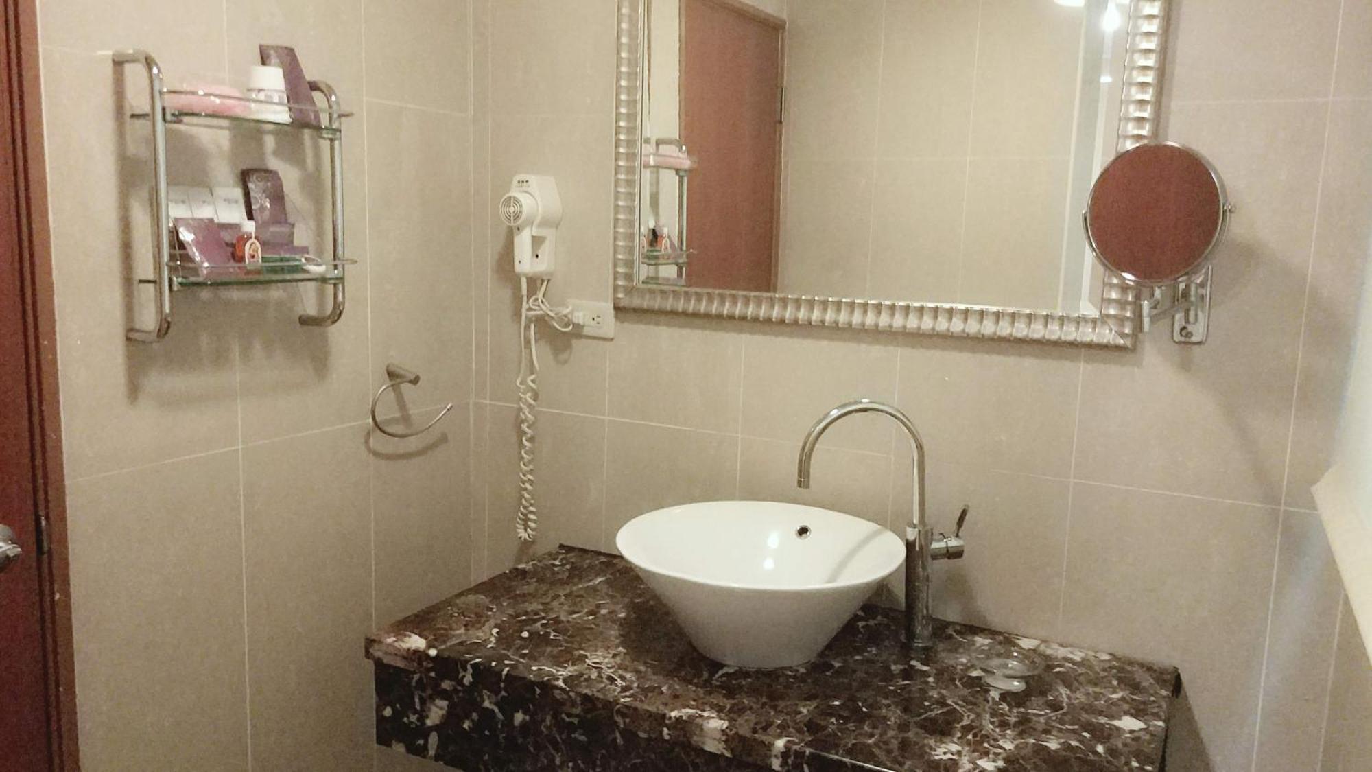 Elegance Hotel Tajpej Buitenkant foto