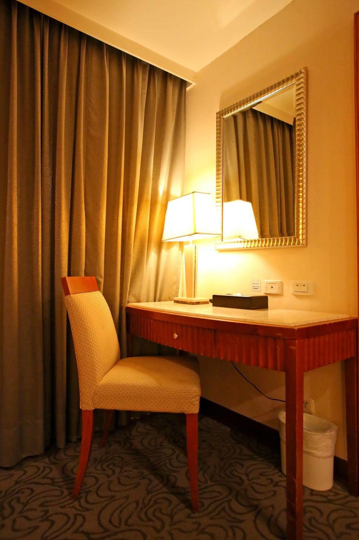 Elegance Hotel Tajpej Buitenkant foto