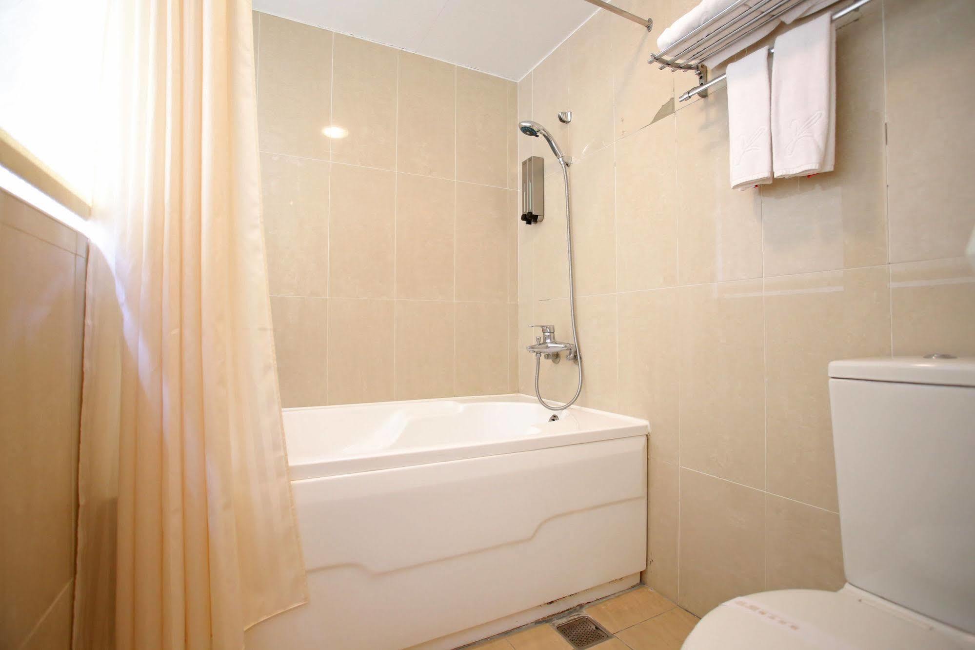 Elegance Hotel Tajpej Buitenkant foto